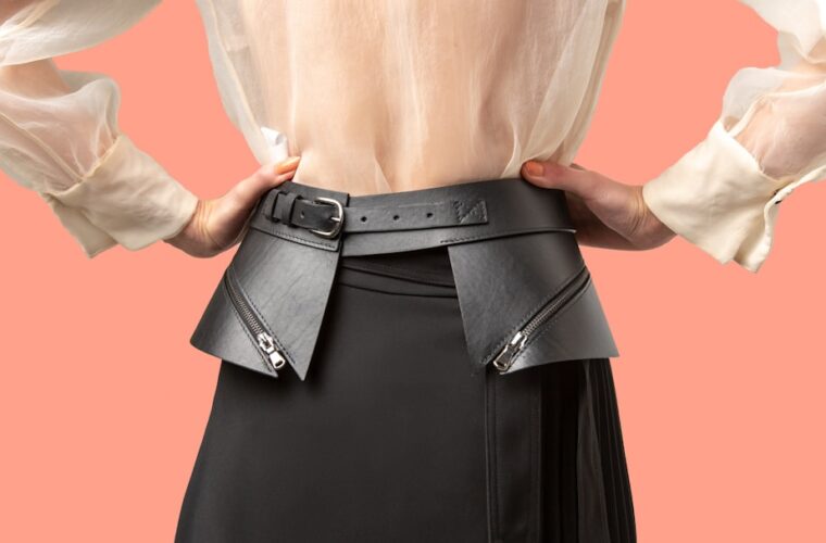 Photo asymmetric skirt